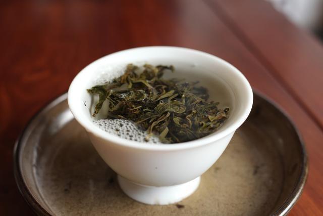 泡普洱茶時(shí)，為何不宜翻動(dòng)葉底？專(zhuān)家揭示背后玄機(jī)